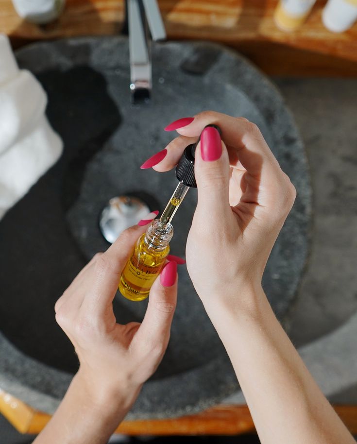 Bouteille d’huile pour soin capillaire