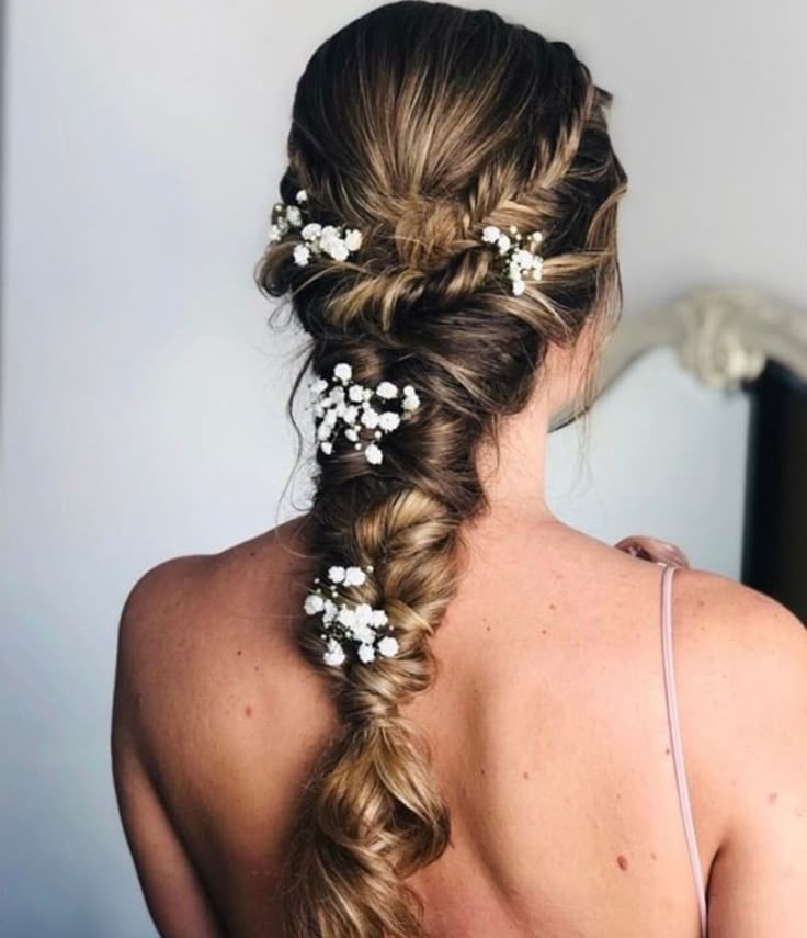 Tresse sophistiquée pour coiffure de mariee