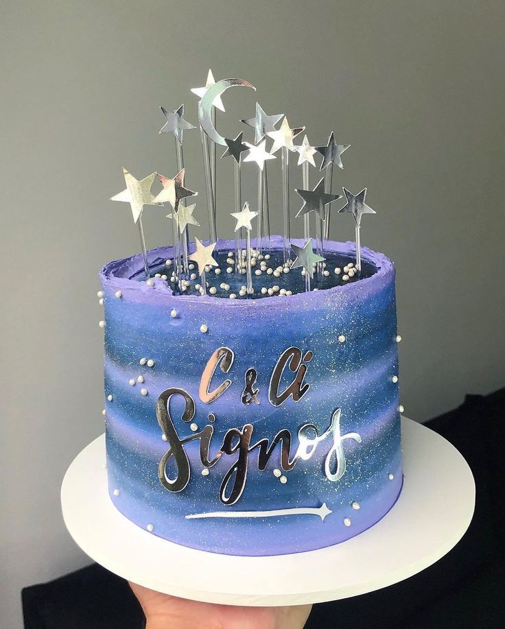 Gâteau galaxy bleu étoilé