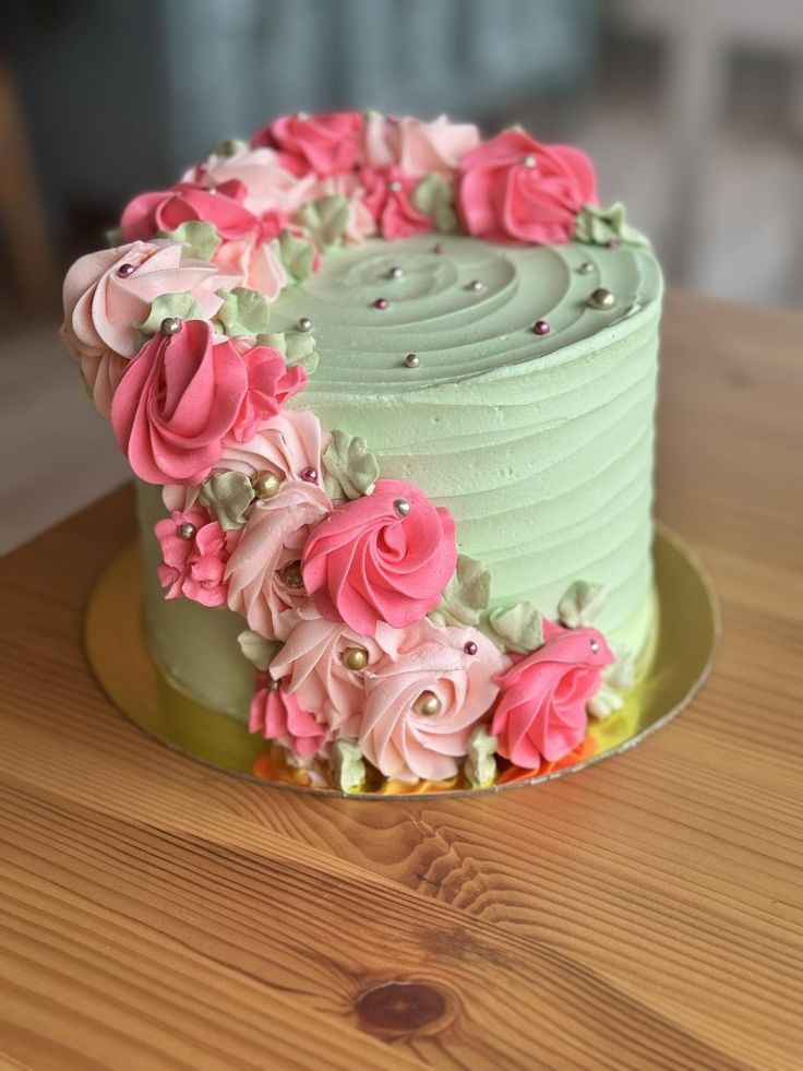 Gâteau floral vert et rose